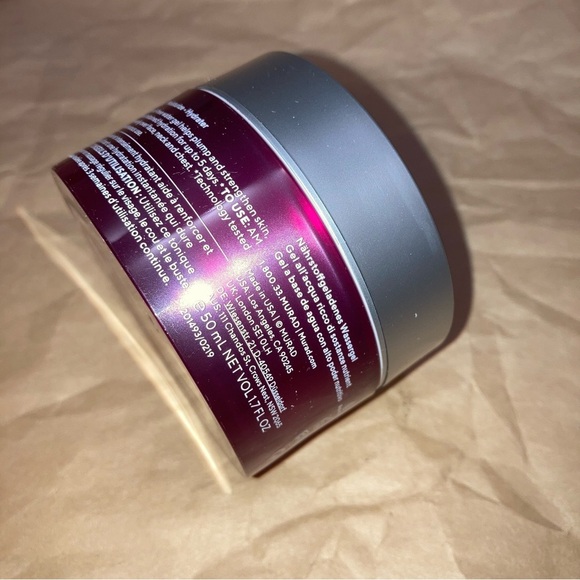 Murad Nutrient-Charged Water Gel - Picture 4 of 4